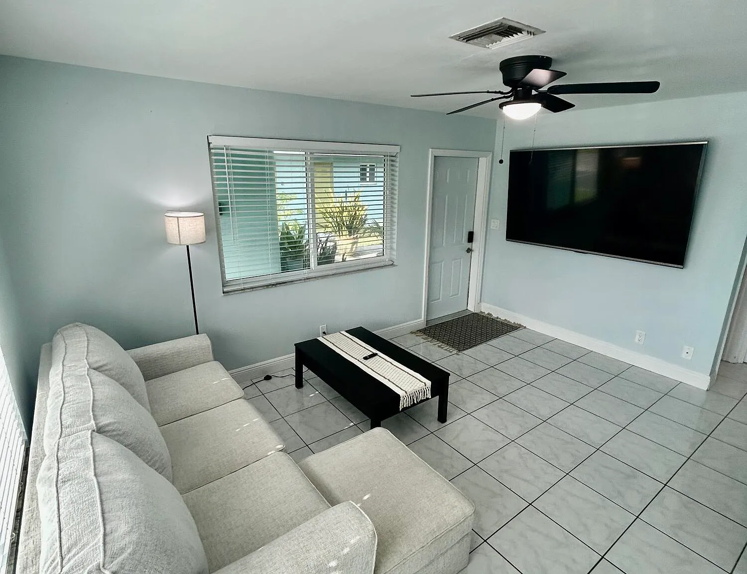 1 bed, 1.0 bath, 650 sqft, $2,450 — Photo 2
