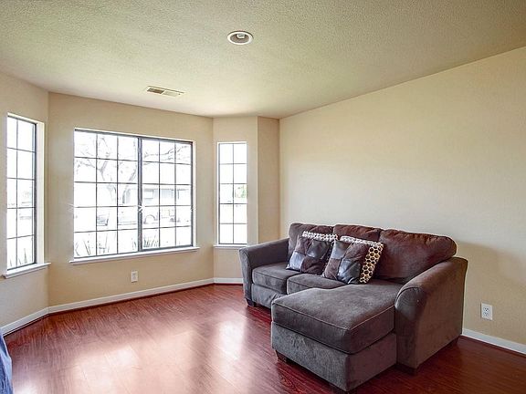 5th image of 871 Brittany Cir