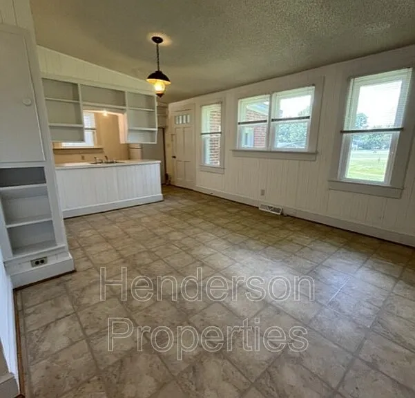 1335 Eastside Ave — Photo 5
