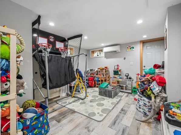 453 North Railroad Avenue image 19 of 27