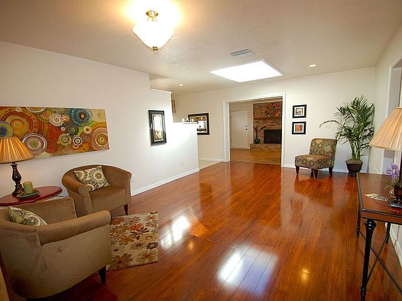 4th image of 1026 Dunraven Dr