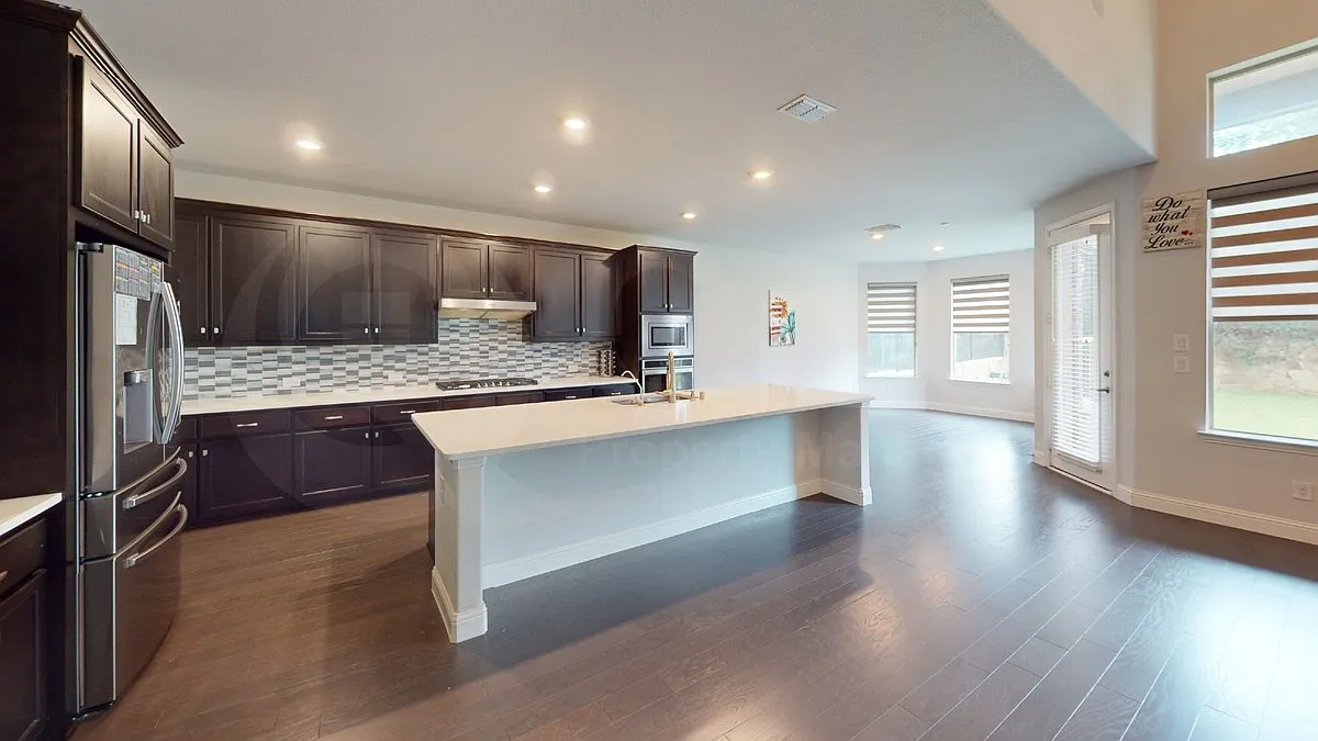 4 bed, 3.5 bath, 3528 sqft, $3,599 — Photo 3