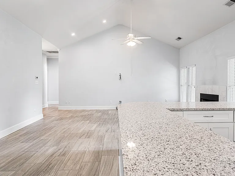 8406 Willowbrook Dr — Photo 4