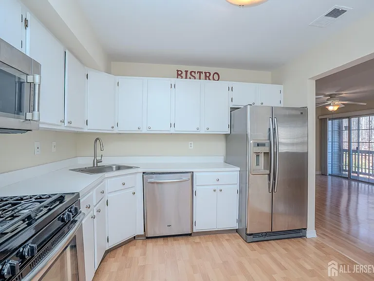 6202 Cedar Ct — Photo 10