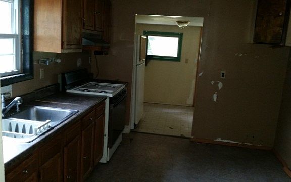 4th image of 1003 Pratt St