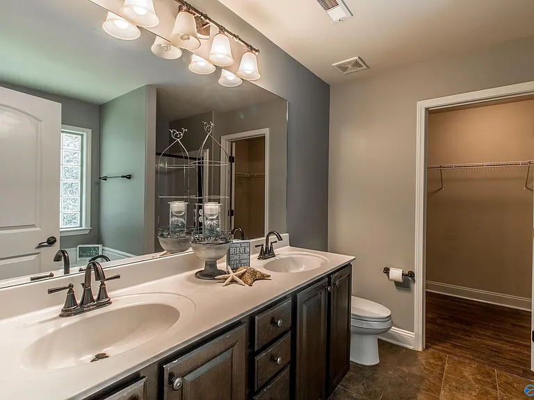 5021 Montauk Trl SE — Photo 9