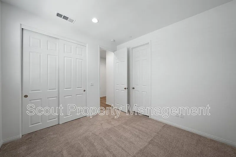 3 bed, 3.0 bath, 1994 sqft, $3,950 — Photo 4