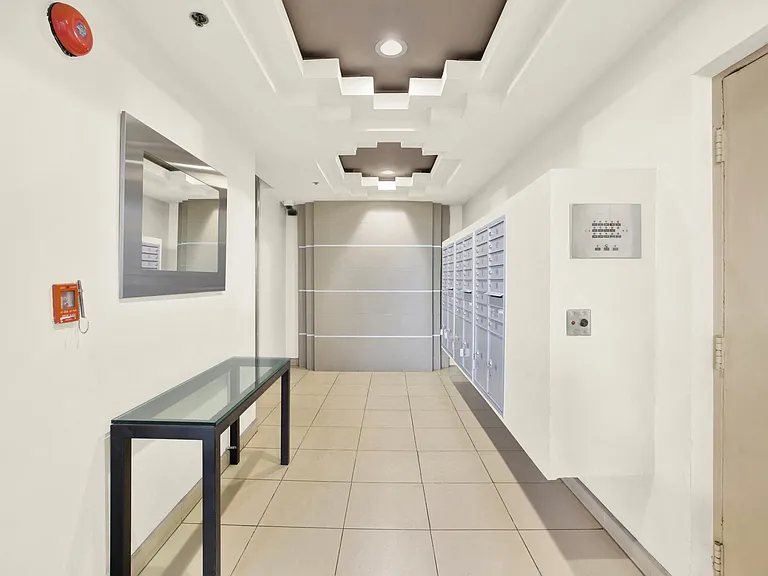 Peach Tree Court Apartments — Photo 14