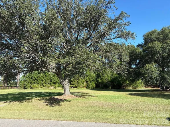 490 Genoes Point Rd SW, Supply, NC 28462