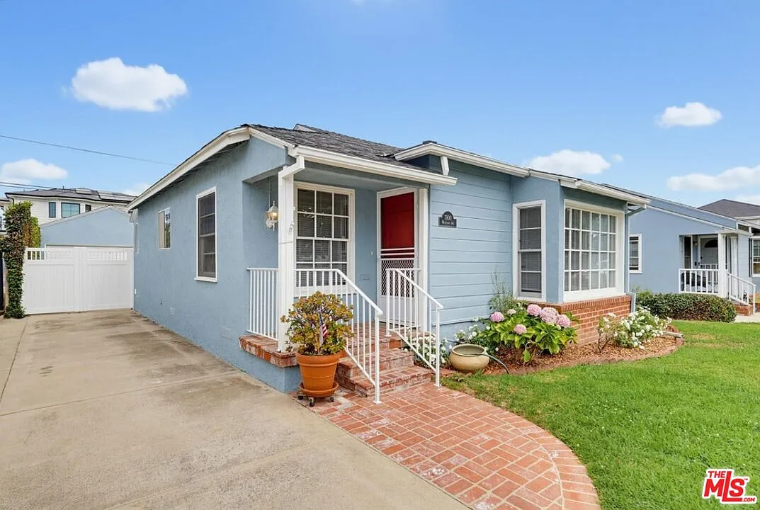 3 bed, 1.0 bath, 1121 sqft, $5,850 — Photo 4