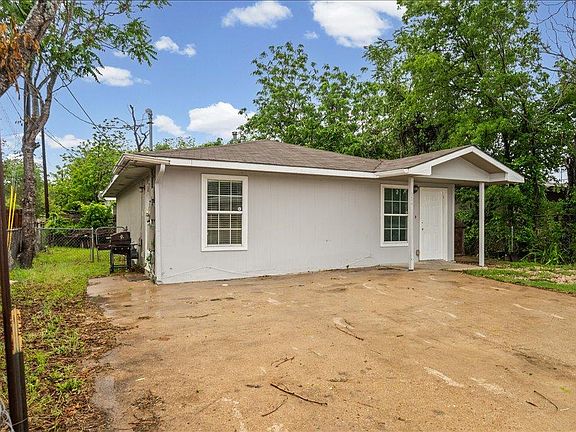 4th image of 904 Montopolis Dr