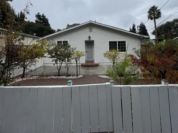 136 Donohoe St, East Palo Alto, CA 94303