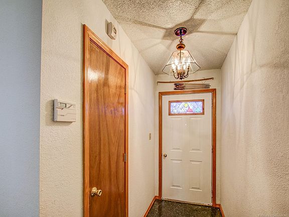 4th image of 429 W 150th St S