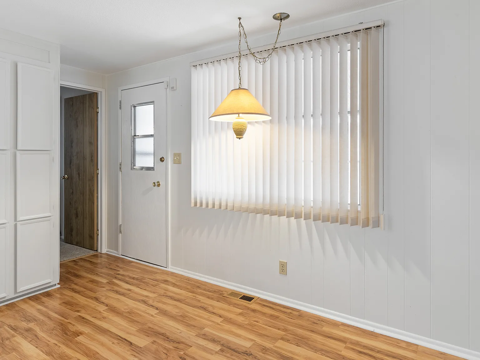 2 bed, 1115 sqft, $1,700 — Photo 2
