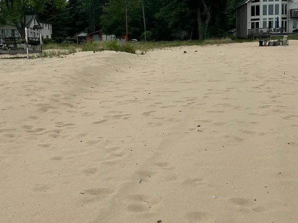 1858 Iris Dr, East Tawas, MI 48730