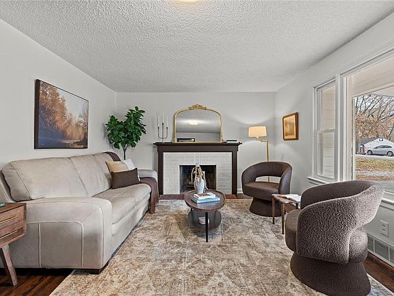 3rd image of 6434 Parkview Ave