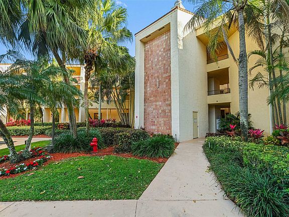 2nd image of 7520 La Paz Boulevard #306