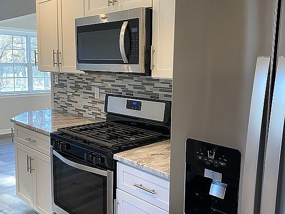 Kitchen, SS Appliances