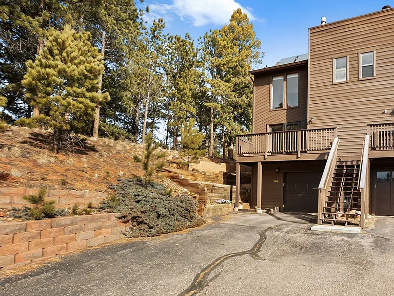 590 Greenway Ct #A — Photo 1