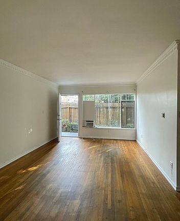 3rd image of 2135 N Beachwood Dr APT 7