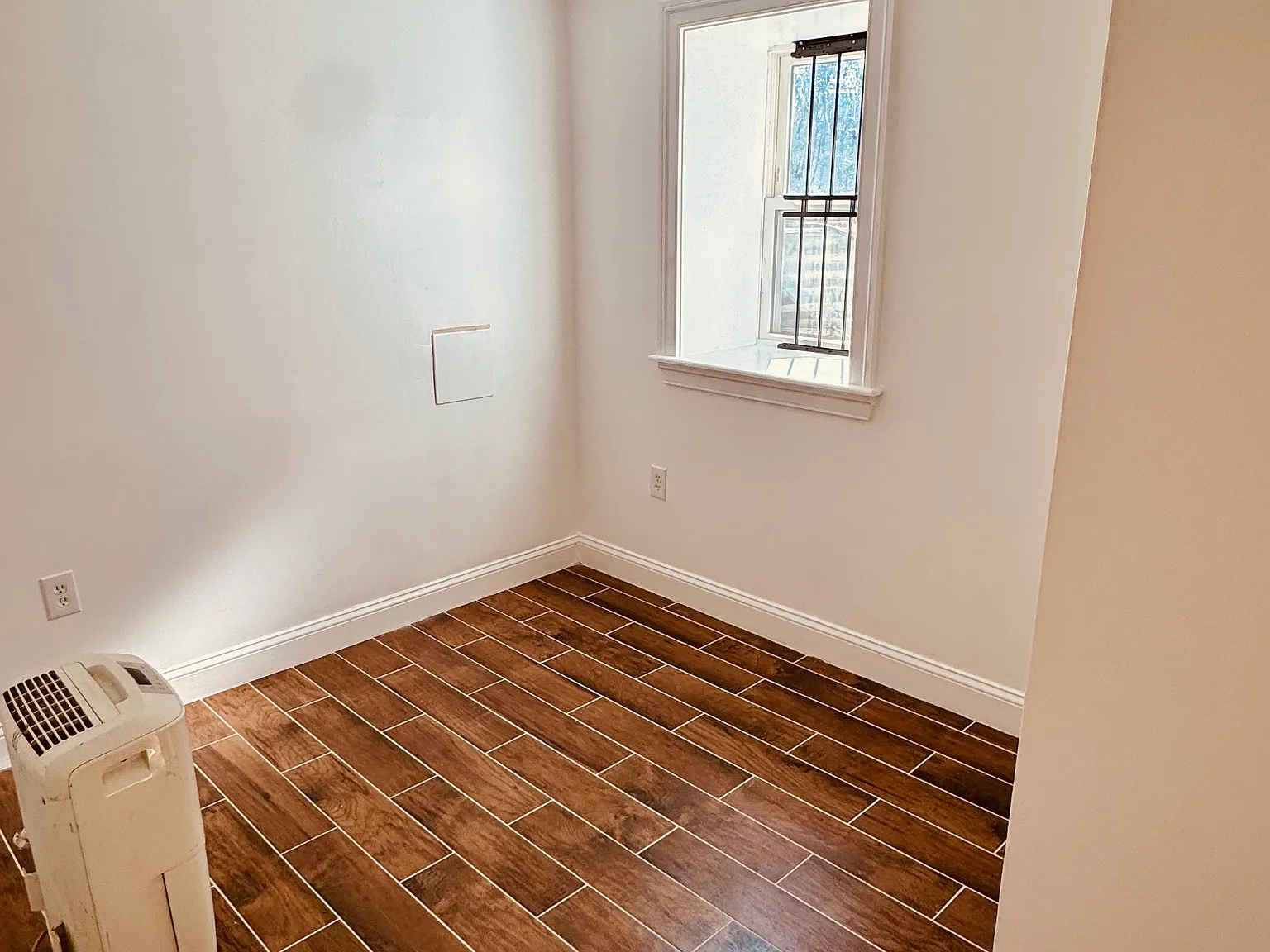 769 Gresham Pl NW — Photo 4