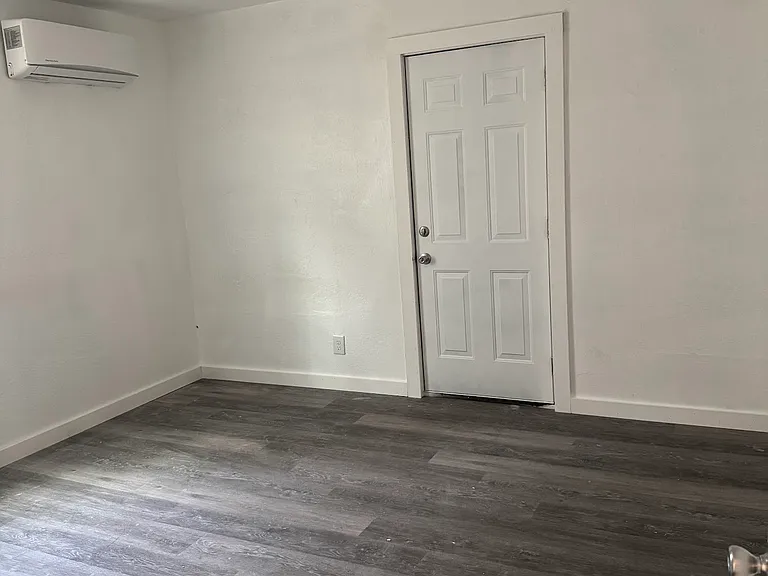 2733 Simpson St — Photo 11