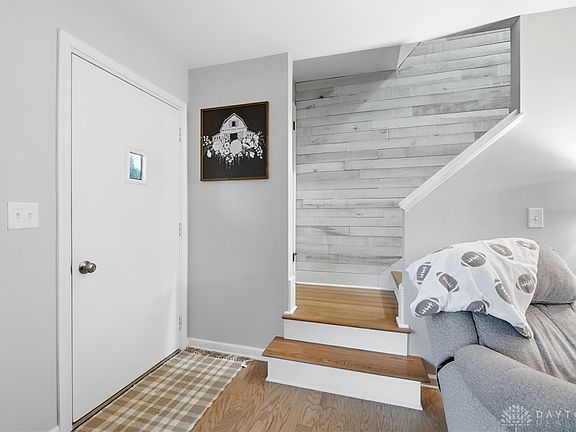 3rd image of 3564 Shrine Rd