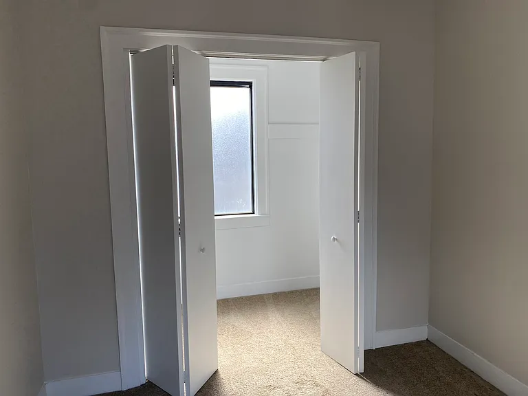 10820 Carnegie Ave #5 — Photo 5