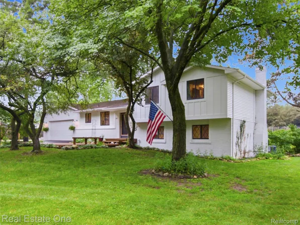 3206 Allen Rd, Ortonville, MI 48462