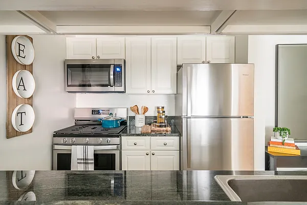 Rented by Lisa Management | media 7