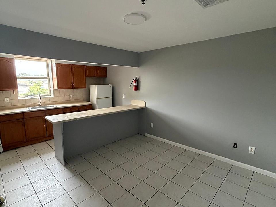1st image of 15 Stone St #6