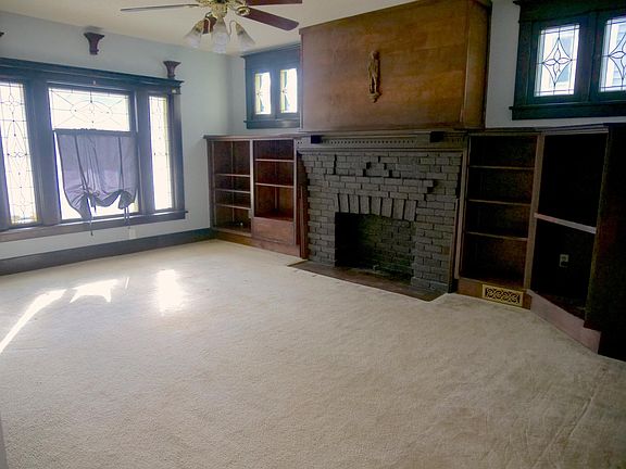 4th image of 96 Roanoke Pkwy #1