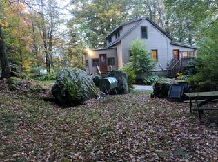 565 E New Lenox Rd, Pittsfield, MA 01201