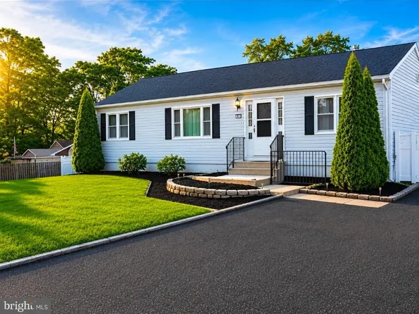208 W Arctic Ave, Minotola, NJ 08341