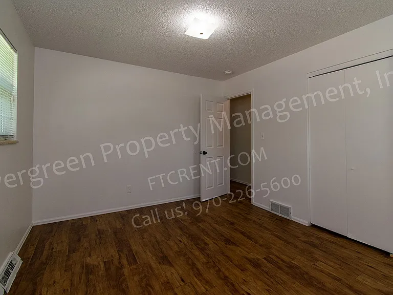2439 Clearview Ave — Photo 18
