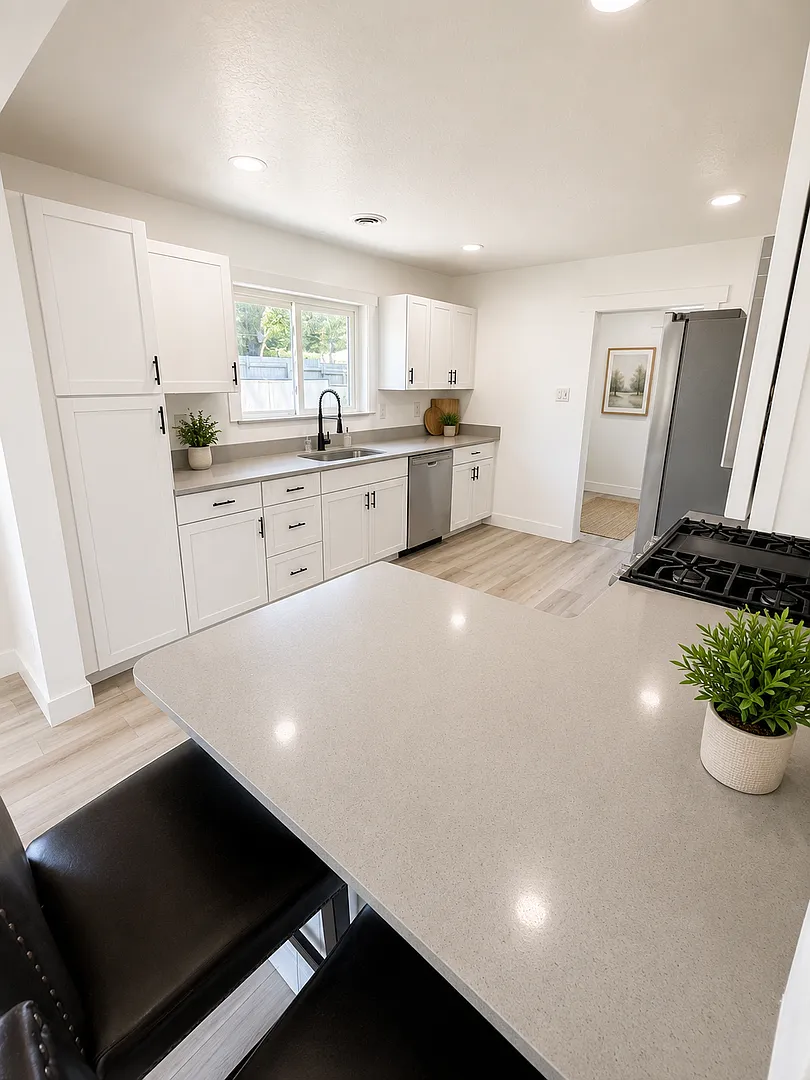Newly Remodeled 2 Bed, 2 Bath Home in Magna! Lease/Option — Photo 4