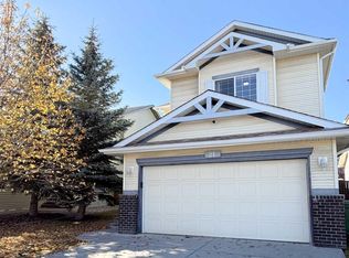21 E Panamount Hl NW, Calgary, AB T3K 5R8