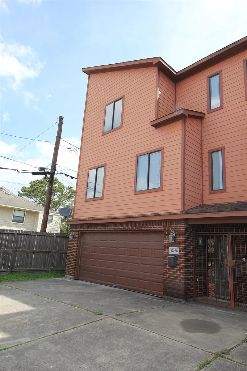 Building Photo - 4709 Scott St #B