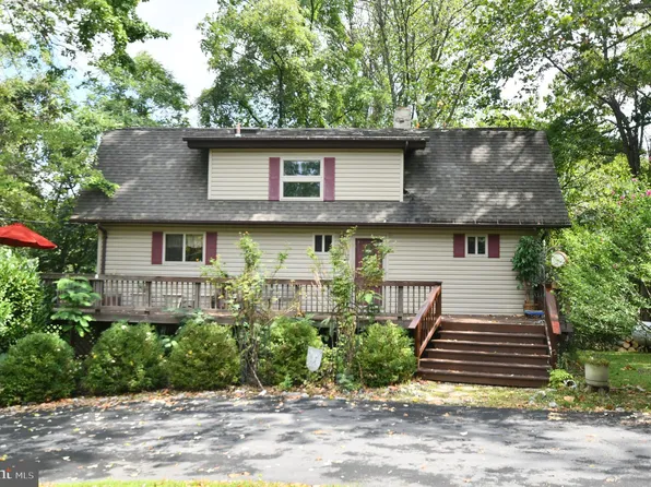 90 Stayman Turn Ct, Linden, VA 22642