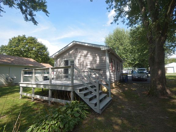 3rd image of 564 Chestnut St