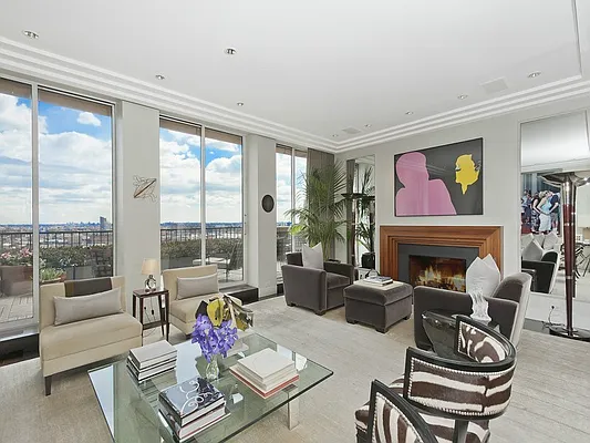 Sold by Sotheby's International Realty | media 18