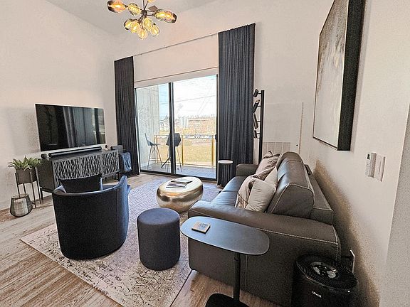 3rd image of 68 Craven St #210
