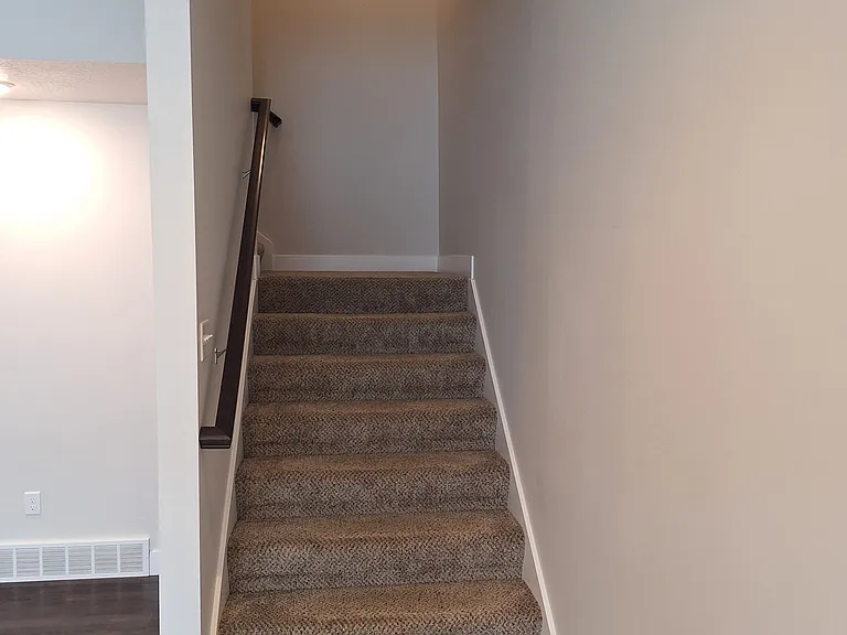 808 E Newfield Dr — Photo 4