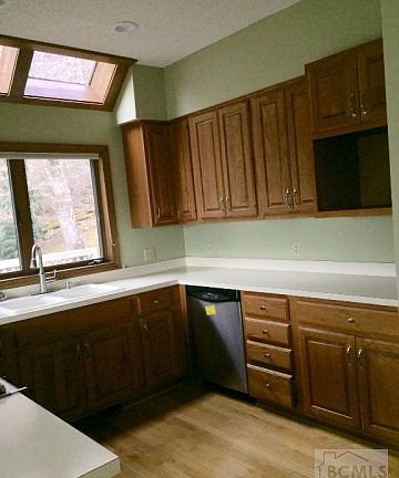 5th image of 277 Hillside Dr