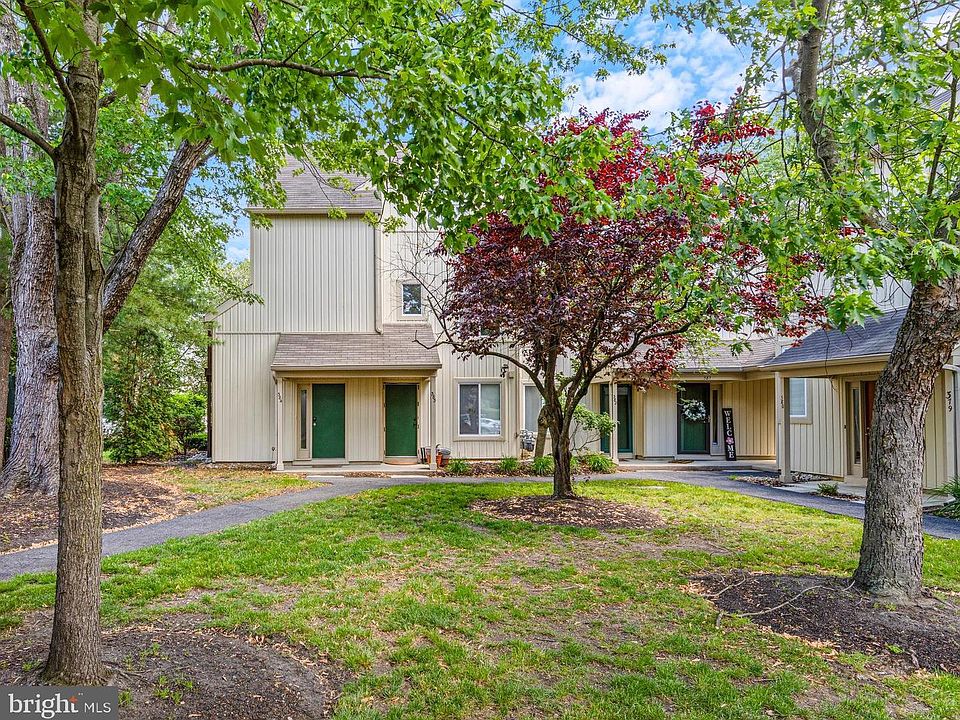 1st image of 384 Woodlake Dr