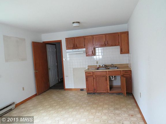 Spacious eat in kitchen