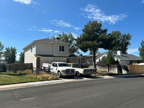 3rd image of 220 N Holcomb Cir