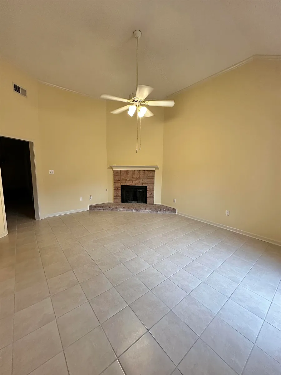 Building Photo - 596 Ashley Glen Cir W