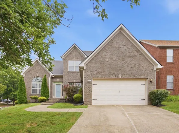 2784 Red Leaf Dr, Lexington, KY 40509