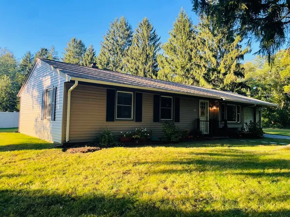 597 Old Warren Rd, Swansea, MA 02777